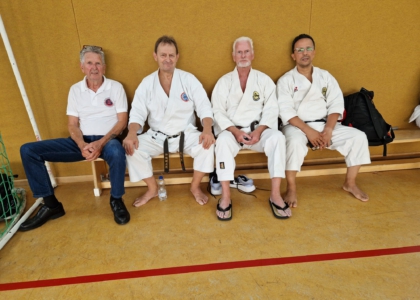 2024: De EGKF / WGKF seminar te Duitsland. vlnr: Pieter Harms Shihan (België), Dennis May Shihan (New Zeeland), Henk Gerrits sensei en Sait sensei.